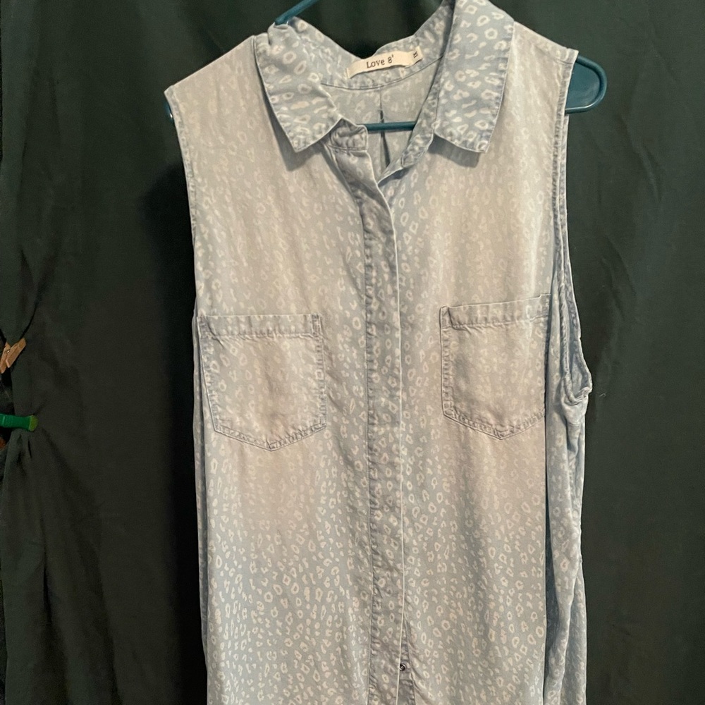 Sleeveless blouse
